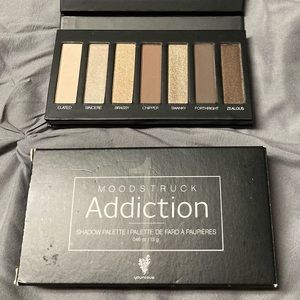 Younique pallet 1 eye shadow